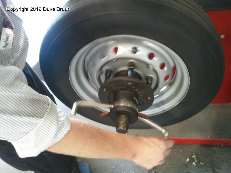 MGTD15470/On Going Maintenance/LugCentric Tire Balance/Mounting tire